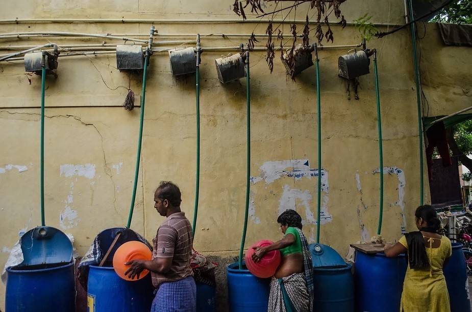 The Housing Board in Paruva Nagar, Chennai with its customised pumping system: The residents fill their barrels with the tanker water, which in turn is pumped through a motor to their overhead tanks. They use a barrel of water for 2 days. Photo by: Palani Kumar/PEP Collective.