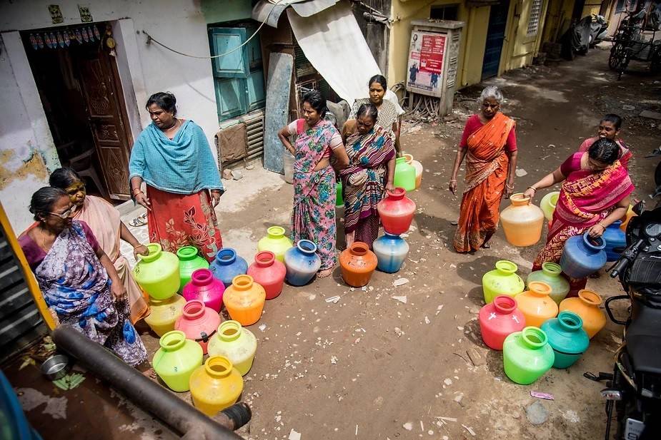People anxiously fetching water from a water tanker. Photo by: Steevez Rodriguez/PEP Collective
